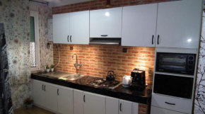 Feels Like Home, Nice Apartment with Garden View in center, Close to Beach